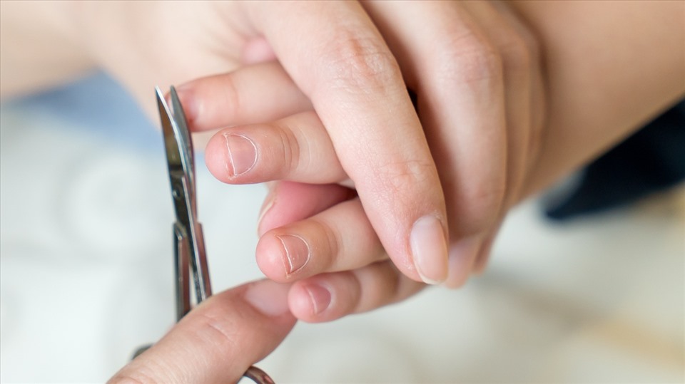 Mẹo hay giúp trẻ nhỏ bỏ thói quen cắn móng tay