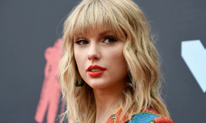 Taylor Swift bị kiện một triệu USD