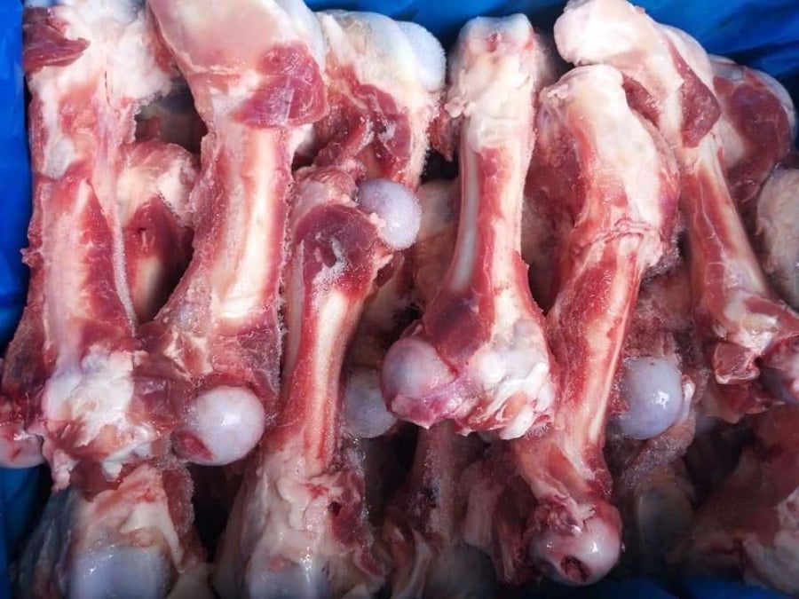 Hầm nước xương đừng tưởng cho muối lúc nào cũng được, học ngay cách này để nước xương vừa trong vừa đậm đà