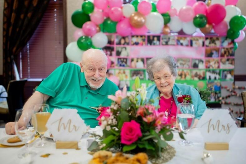 Cặp đôi tổ chức đám cưới sau 60 năm trao nhau lời thề bí mật
